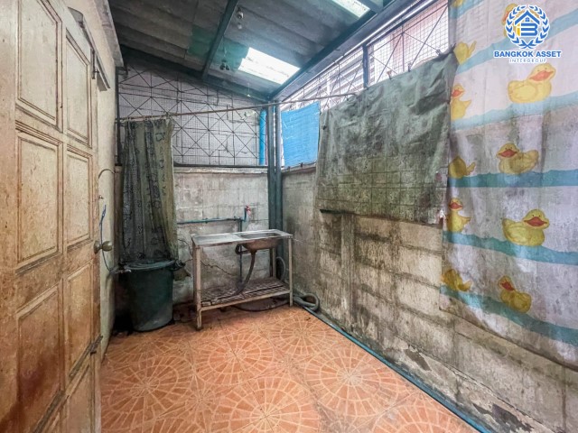 *****ทาวน์เฮ้าส์มือสอง ม.เคซี รามอินทรา3 หทัยราษฎร์ เนื้อที่กว้าง 16.10 ตร.ว. ฟังก์ชัน 2 ห้องนอน 2 ห้องน้ำ 1 ที่จอดรถ สภาพดีพร้อมเข้าอยู่ ใกล้ตลาดประจำหมู่บ้าน โครงการบนทำเลเดินทางสะดวก เชื่อมต่อถนนรามอินทรา ถนนคู้บอน ถนนหทัยราษฎร์  ใกล้จุดขึ้นทางด่วน "จุติโชติ"